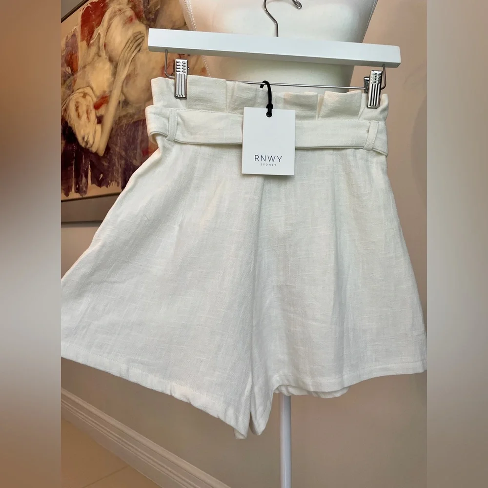 Mannequin size:
Bust : 32.5
Waist : 25.2
Hip : 34.5 - Picture 2 of 4